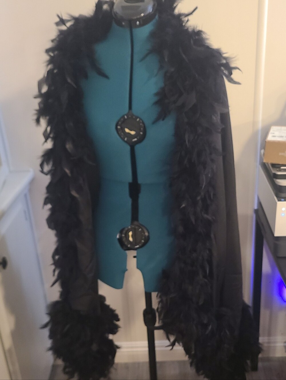 NWT Un, Deaux, Trois Brand Black Feather Trim Boa Scarf - Picture 3 of 9